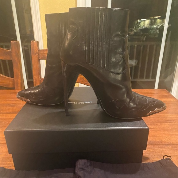 Saint Laurent Black leather western stiletto bootie with chrome tip. Size 40. - Picture 5 of 11